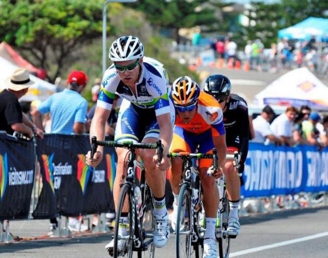 Jens Mouris (Orica-GreenEdge) drives the break with Matthews and Gate closely behind