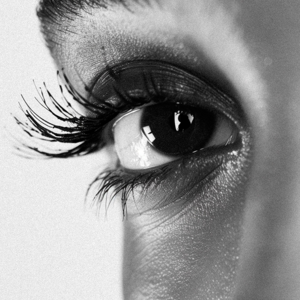 No mascara trend, bare lashes
