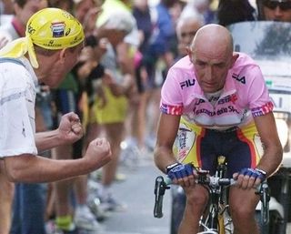 Marco Pantani rides along in maglia rosa in 1999 Giro d'Italia
