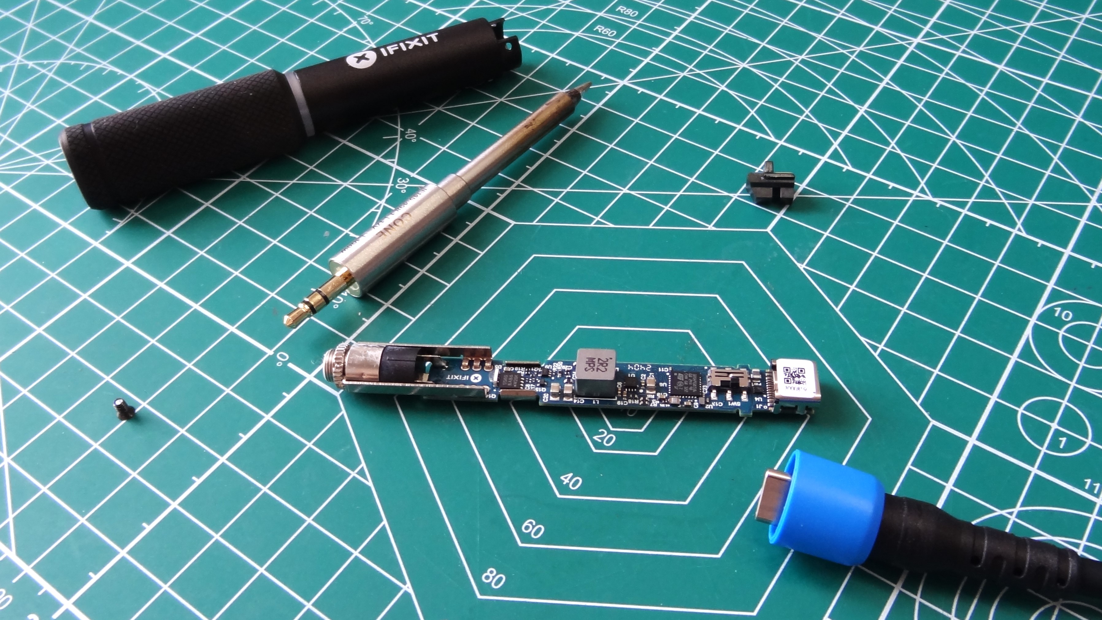 Ifixit Fixhub Portable Soldering Station Review: Take The Heat With You ...