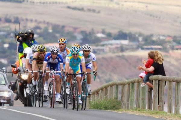 The break were working well together as they pass Aldinga beach for the second time.