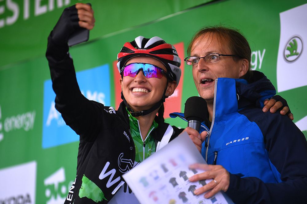 Katarzyna Niewiadoma on the podium before the start