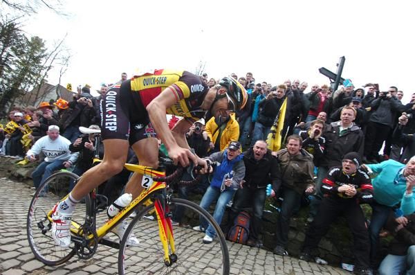 Tom Boonen (Quick Step) in agony as he tries desperately to close the gap to Cancellara.