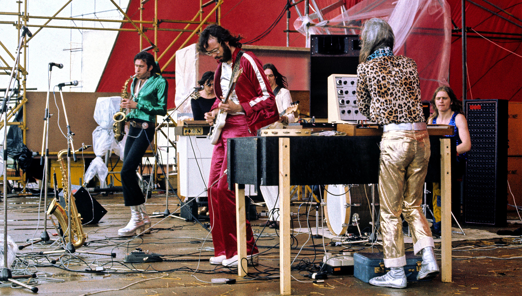 Roxy Music performing at The Great Western Express Festival at Bardney near Lincoln on 27th May 1972. (from left) Andy Mackay, Bryan Ferry, Phil Manzanera, Rik Kenton, Brian Eno and Paul Thompson.