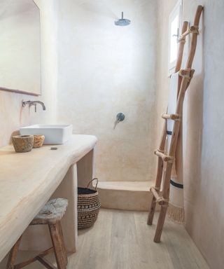 Small wet room ideas with tadelakt