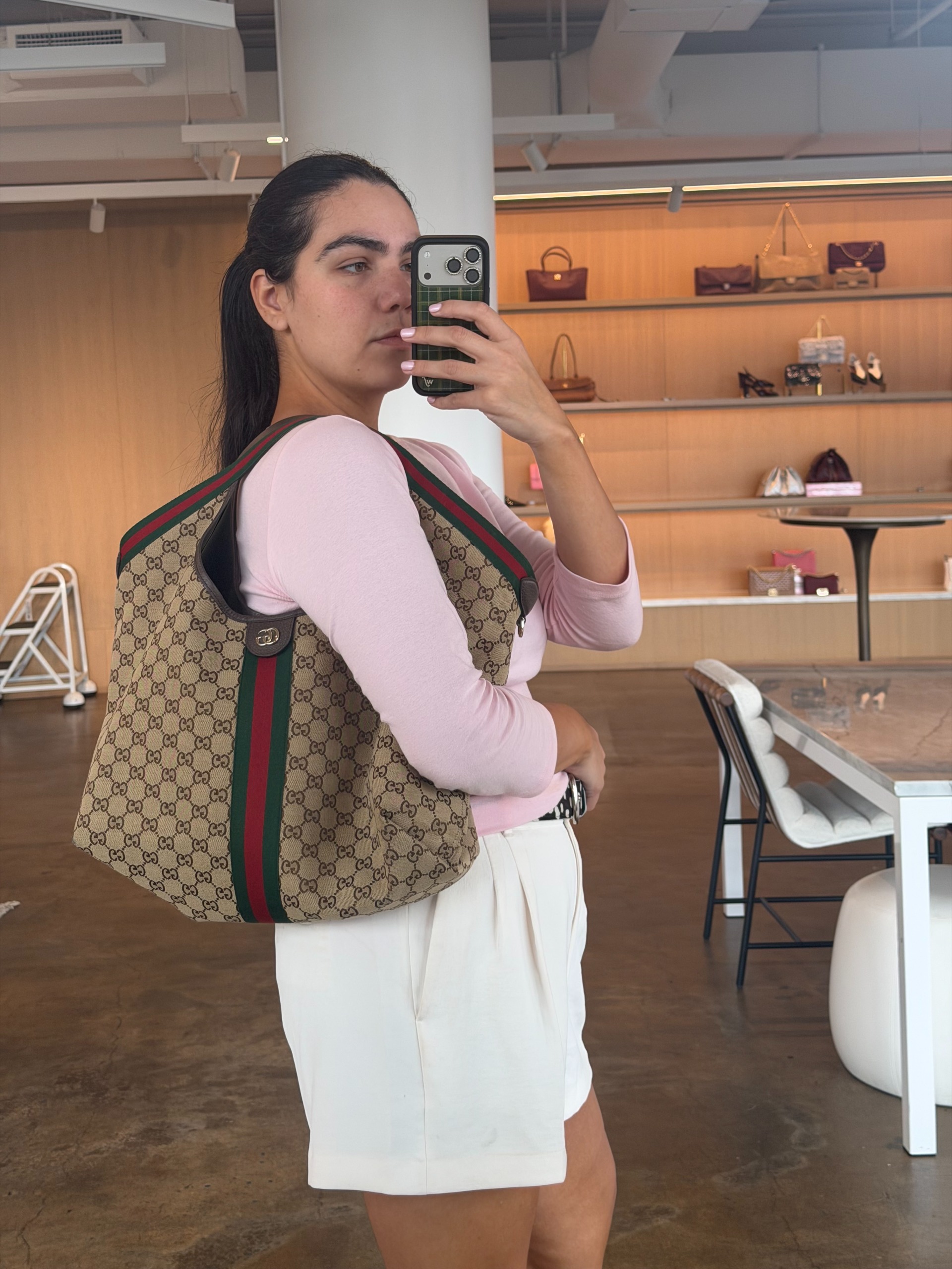 Who What Wear editor Ana Escalante wearing a Gucci Giglio Large Tote Bag.