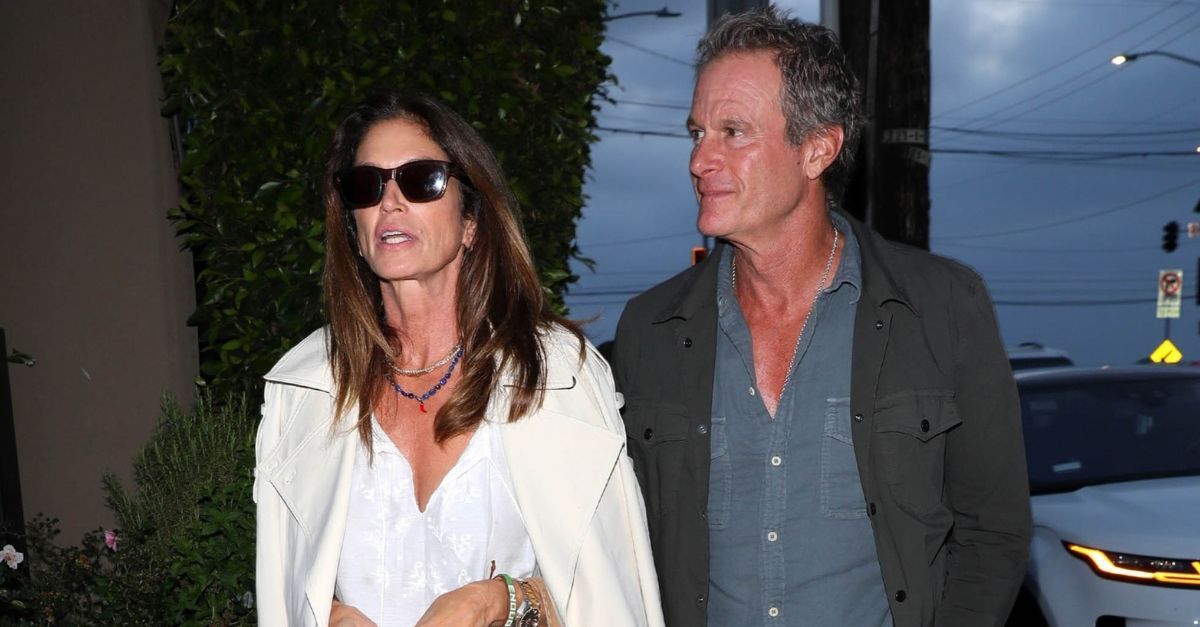 Cindy Crawford Just Wore the Chicest Alt to Blue Jeans Cindy Crawford Just Wore the Chicest Alt to Blue Jeans