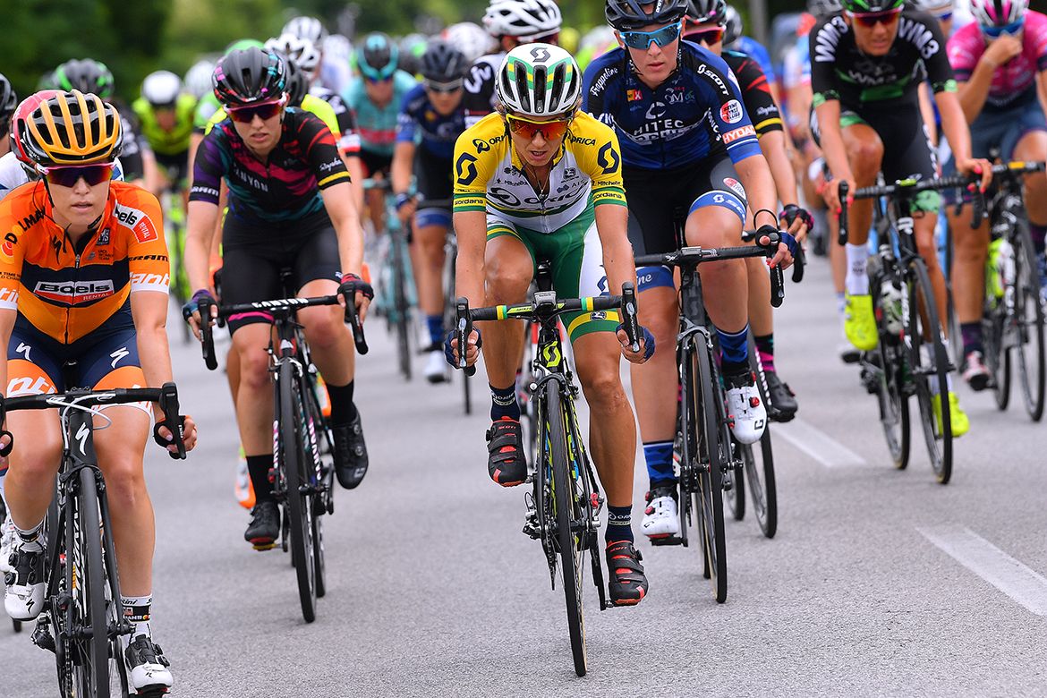 Katrin Garfoot in the Giro Rosa peloton