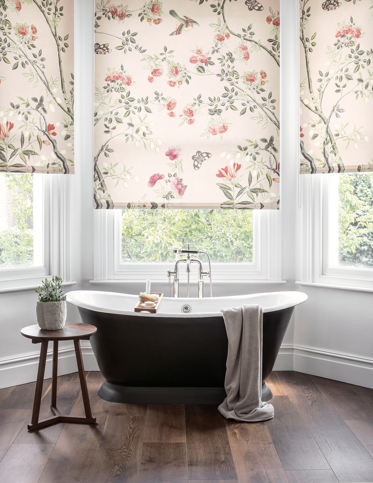 Bathroom blind ideas 10 beautiful ways to frame windows