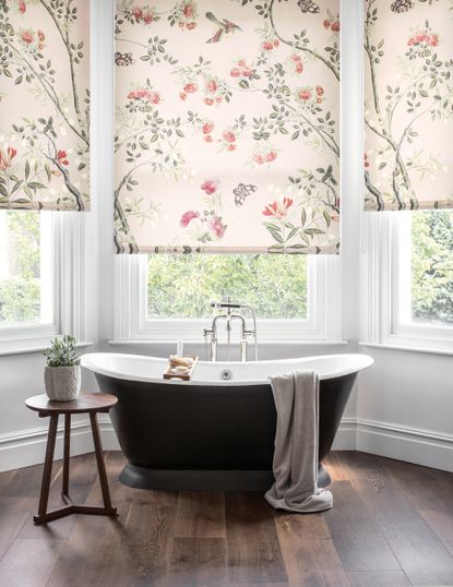 Bathroom blind ideas: 10 beautiful ways to frame windows | Homes and ...
