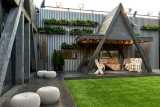 Outdoor seating (Channel 5)