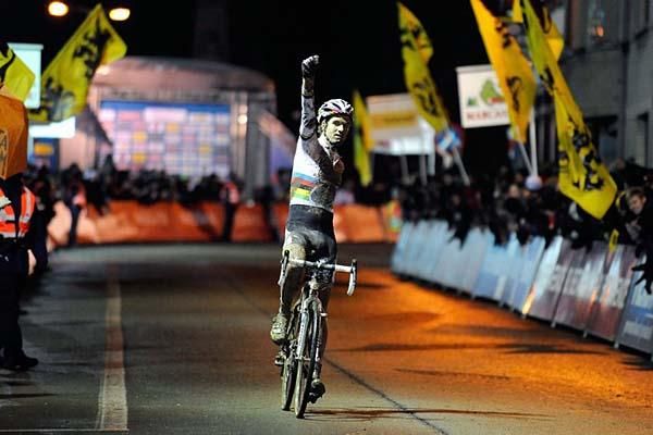 Niels Albert (BKCP Powerplus) celebrates his win in the dark.