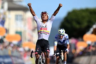 Giro d'Italia: Jhonatan Narváez outduels Enric Mas for victory on stage 11 as breakaway prevails