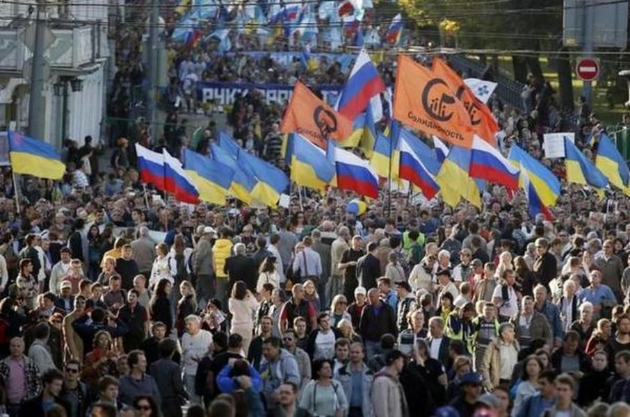 In Moscow, thousands march in protest of Russia&amp;#039;s Ukraine policy