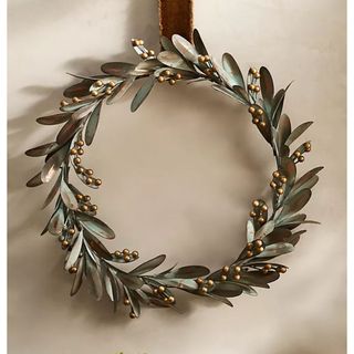 Mistletoe Iron Wreath