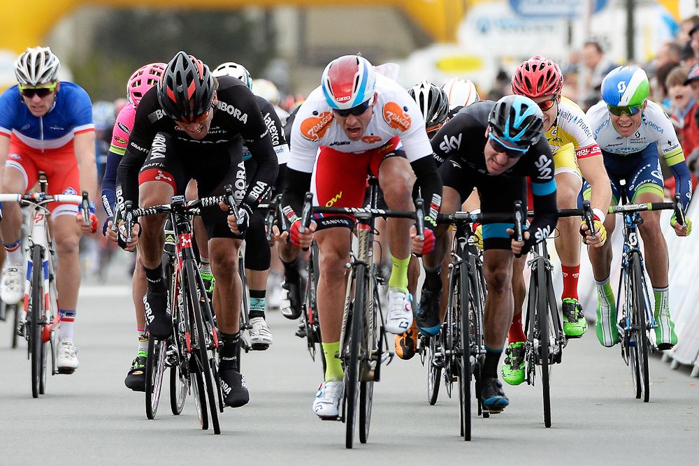 Alexander Kristoff beats Elia Viviani (Sky) and Shane Archbold (Bora-Argon 18).