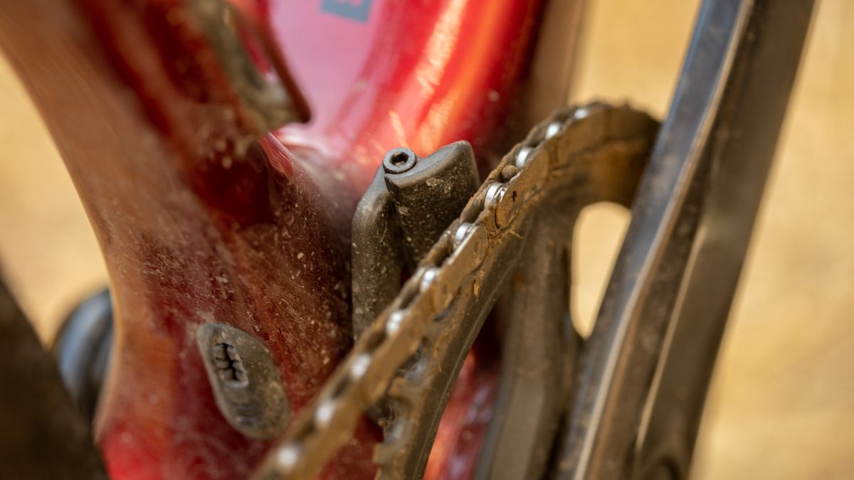 Trek Checkpoint SL 6 eTap front chain guard