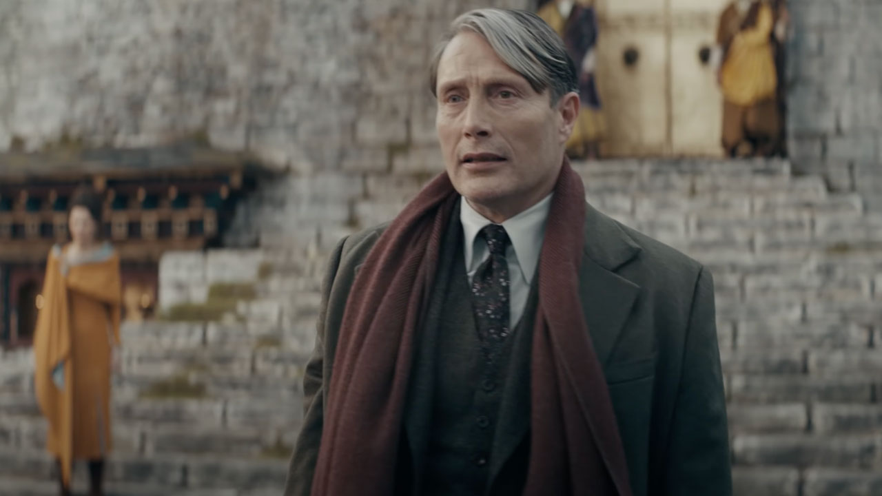 Mads Mikkelsen in the final trailer for Fantastic Beasts 3.