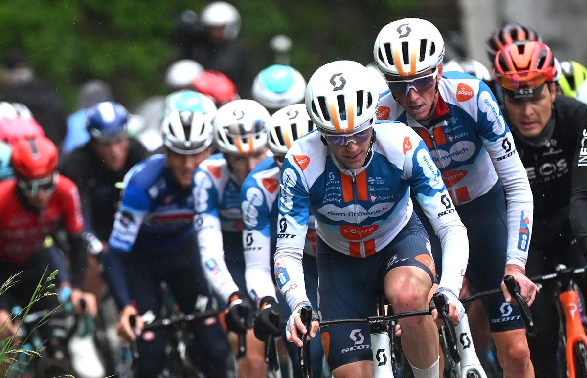 Chris Hamilton does the hard work for Dsm-firmenich PostNL at the Giro d&#039;Italia