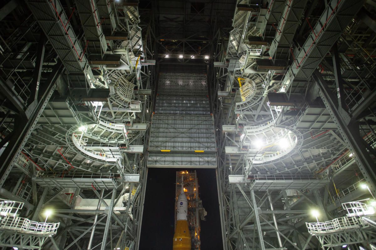 artemis 1 rollout nov. 4, 2022