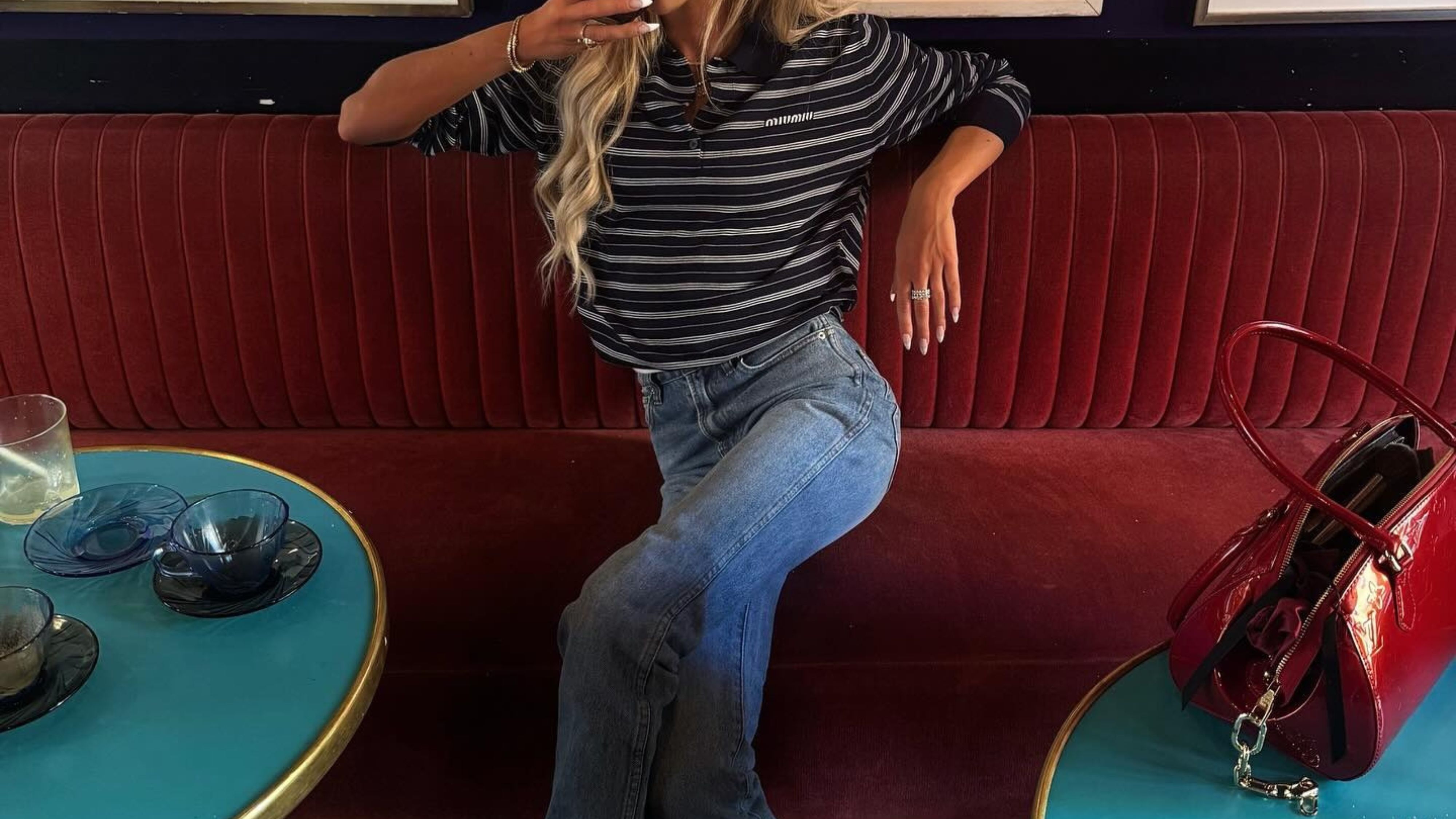 @emilisindlev wearing one of the cigarette jeans outfits.