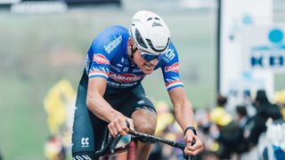 Mathieu van der Poel chasing Tadej Pogacar in the final kilometres of the 2023 Tour of Flanders