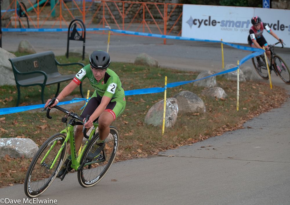 Crystal Antony (Maxxis Shimano) racing in fifth place