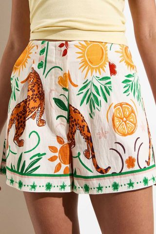 Pantalones cortos con estampado de frutas y tigres y limón en blanco de New Look