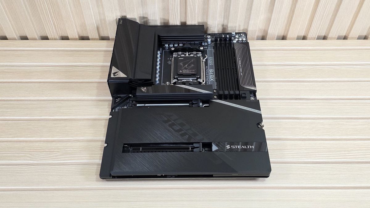 Gigabyte X870 Aorus Stealth - Images