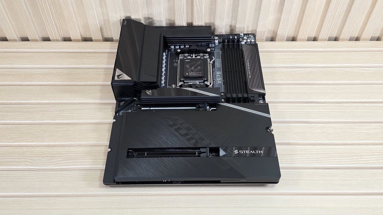 Gigabyte X870 Aorus Stealth - Images