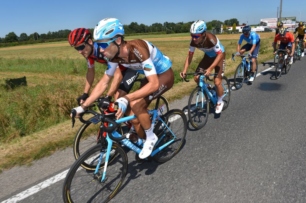 Mikael Cherel enjoys a chat in the bunch