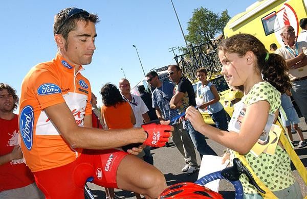 Jos&eacute; Miguel Elias (Relax-gam) in the mountains jersey.