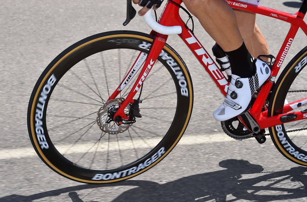 It looks like 140mm rotors for Irizar