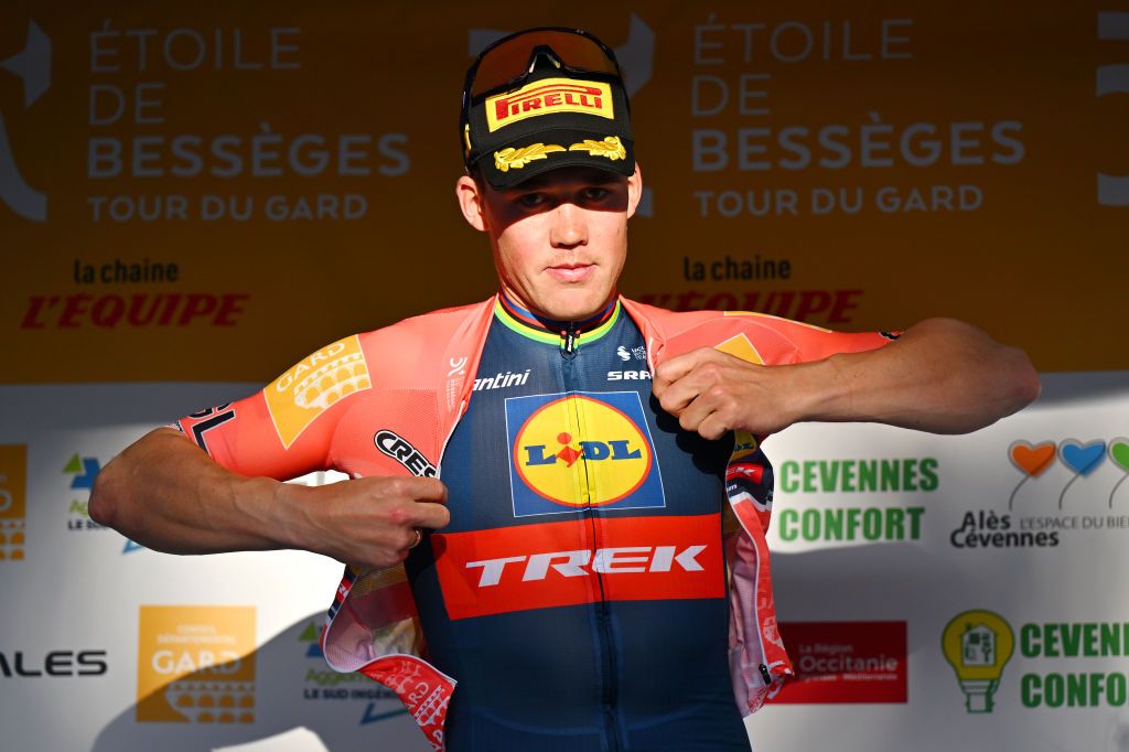 Mads Pedersen pulls on the Etoile de Besseges winner's jersey
