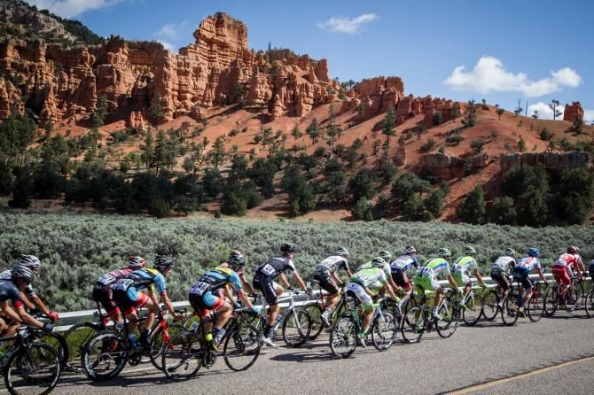 The race nears the red rocks of Bryce Canyon