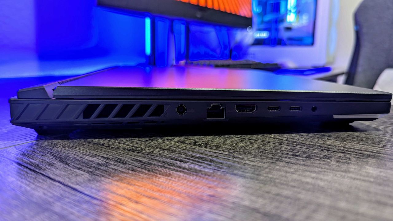 Image of the ASUS ROG Strix G16 (2025, AMD) gaming laptop.