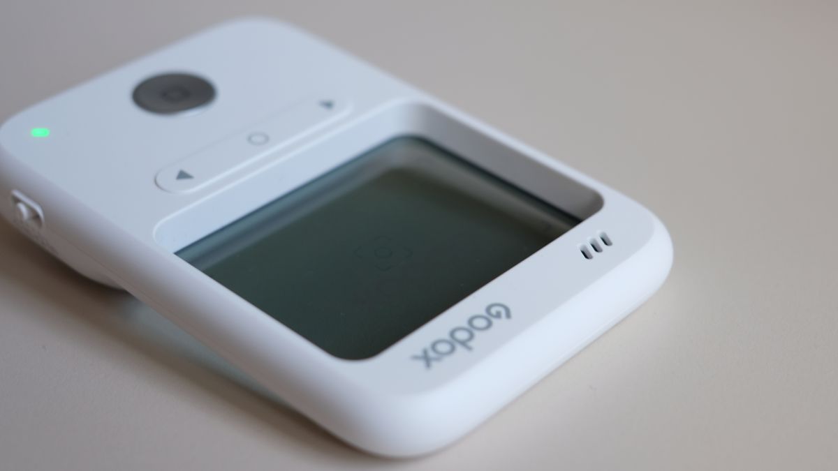 Photograph of the Godox C100 compact camera with transparent screen / viewfinder