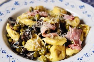 Tortellini with ham and mushrooms