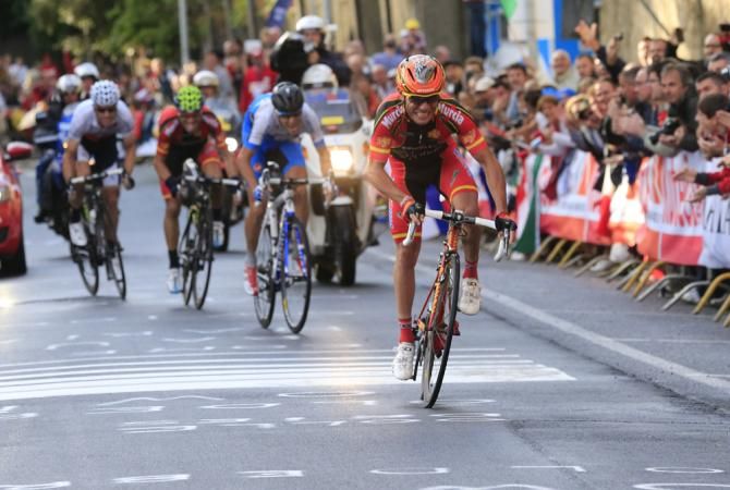 Joaquim Rodriguez (Spain) jumps clear but had to settle for silver