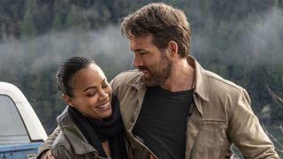 Zoe Saldana och Ryan Reynolds i "The Adam Project"