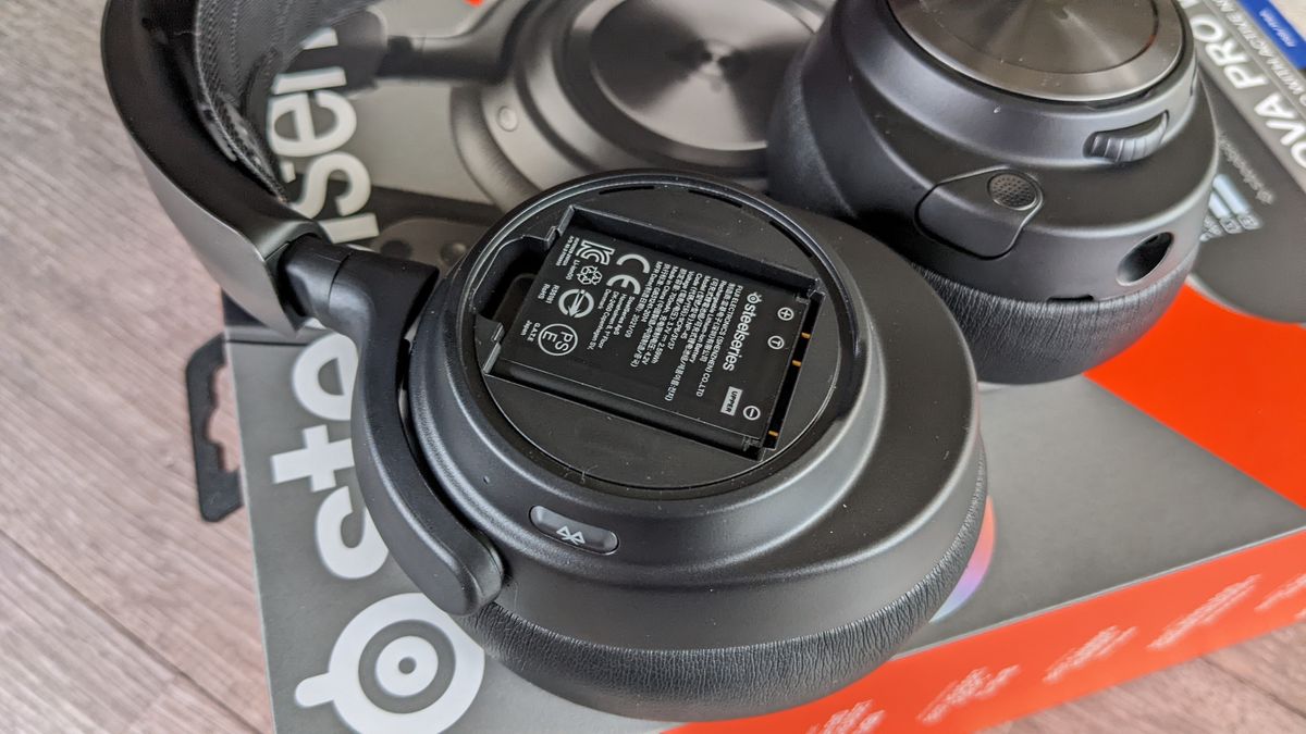 Arctis Nova Pro battery