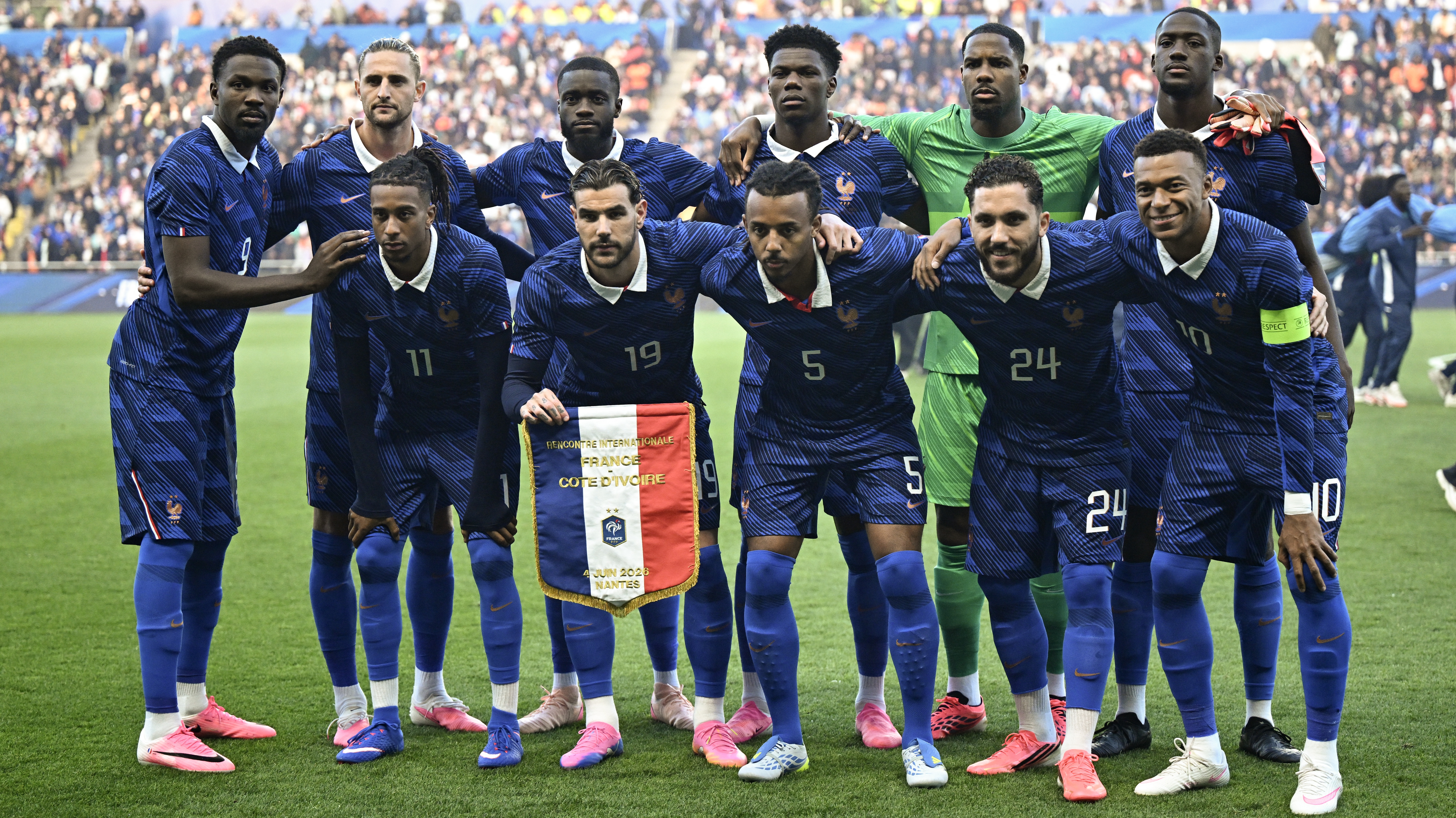 France's players pose for a team photograph before the international friendly football match between France and Ivory Coast at the Stade de la Beaujoire in Nantes