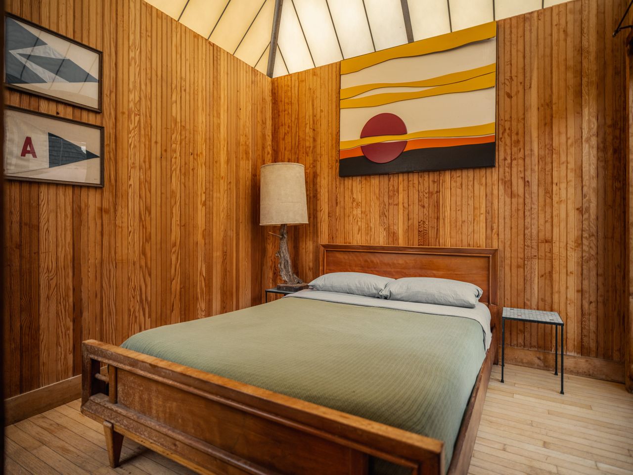 Two guest bedrooms are located in the adjacent smaller pyramids