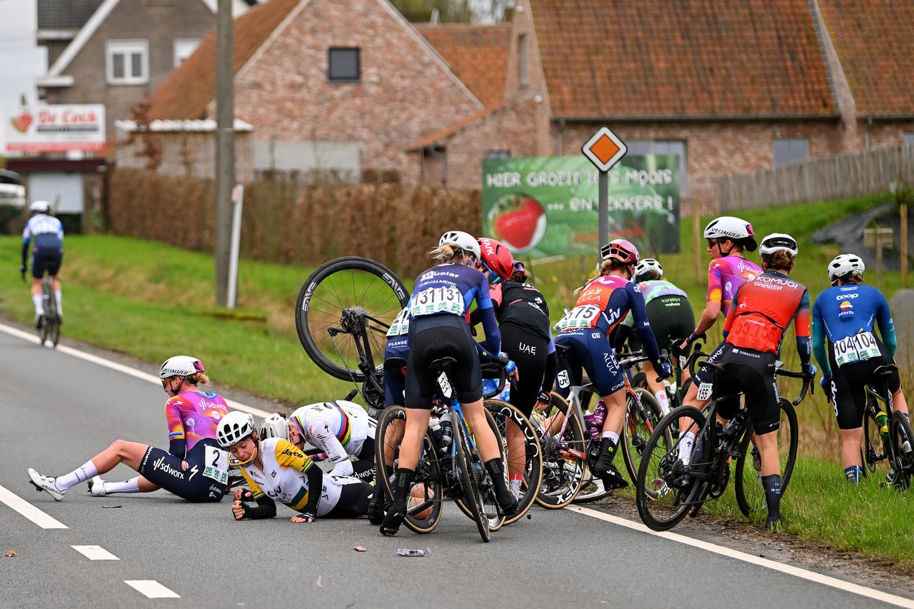 A crash at Danilith Nokere Koerse