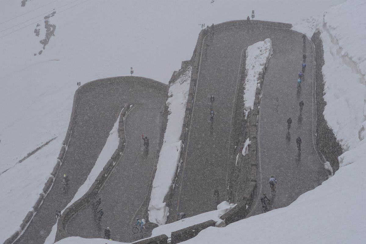 The snow-covered descent of the Stelvio in 2014, look closely enough and you can see the red flag