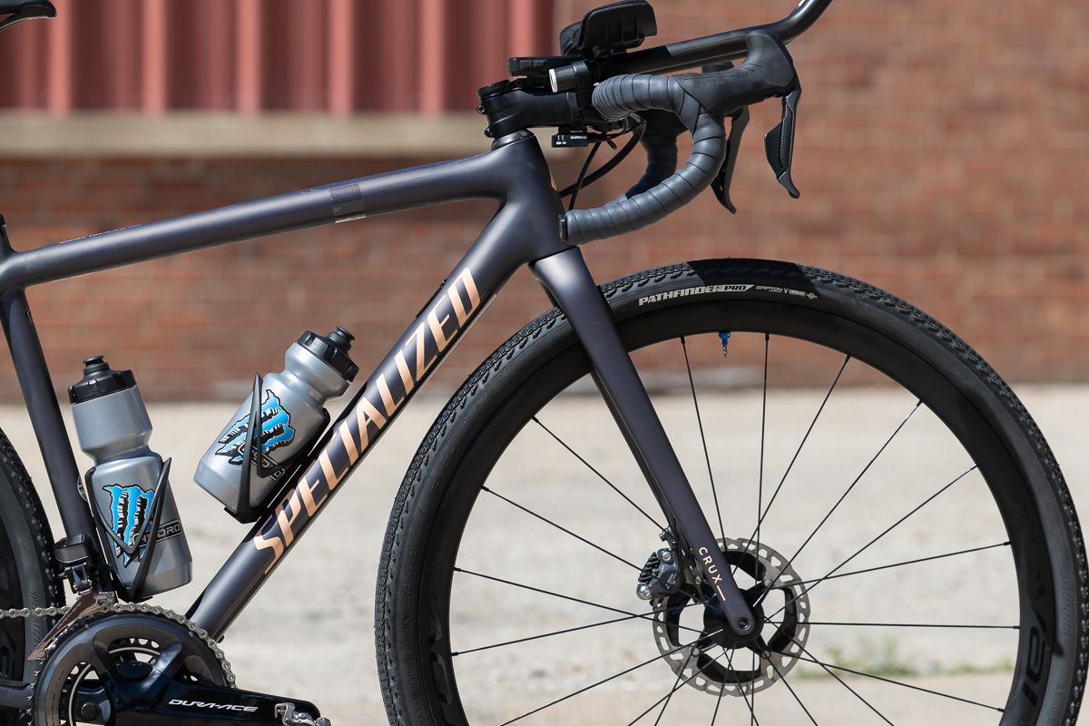 The front triangle of a gravel race bike which is very clean