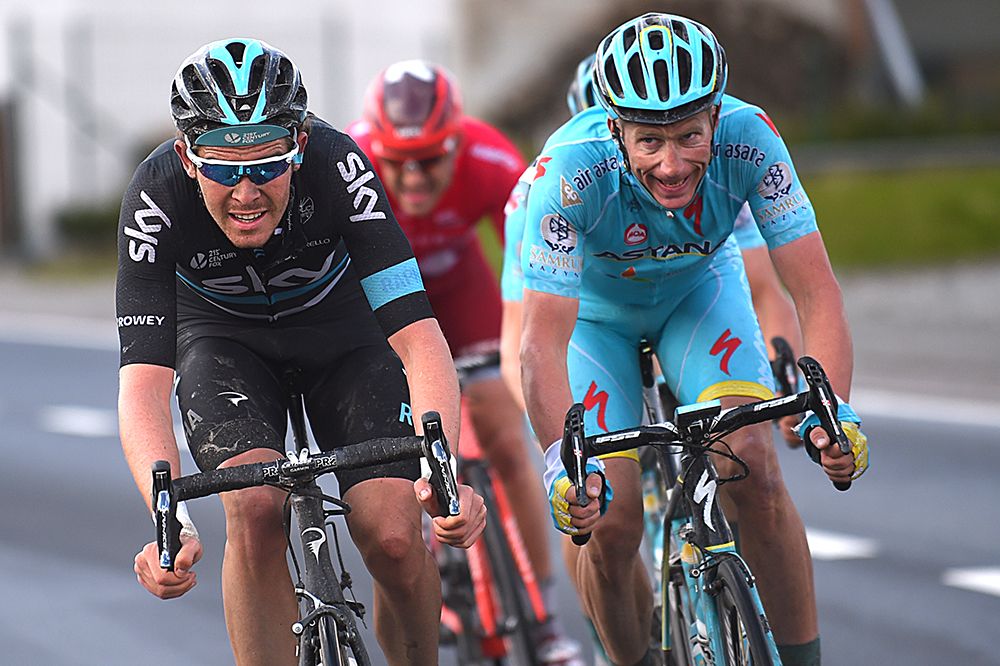 Luke Rowe (Sky) and Lieuwe Westra (Astana) power the four-man move
