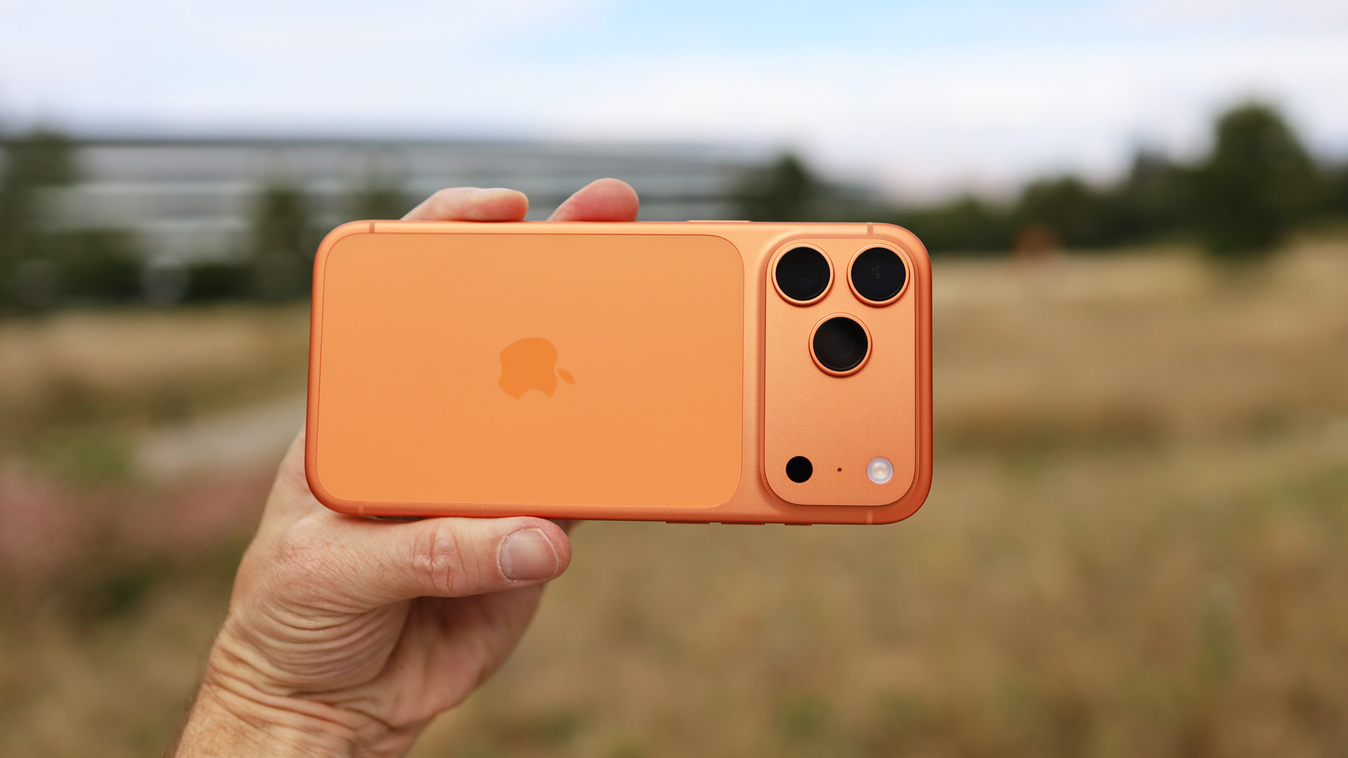 Apple iPhone 17 Pro Max HANDS ON