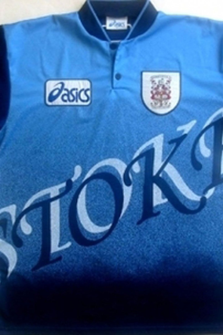 50-worst-football-kits-ever-51-1556697319-ErFd-column-width-inline