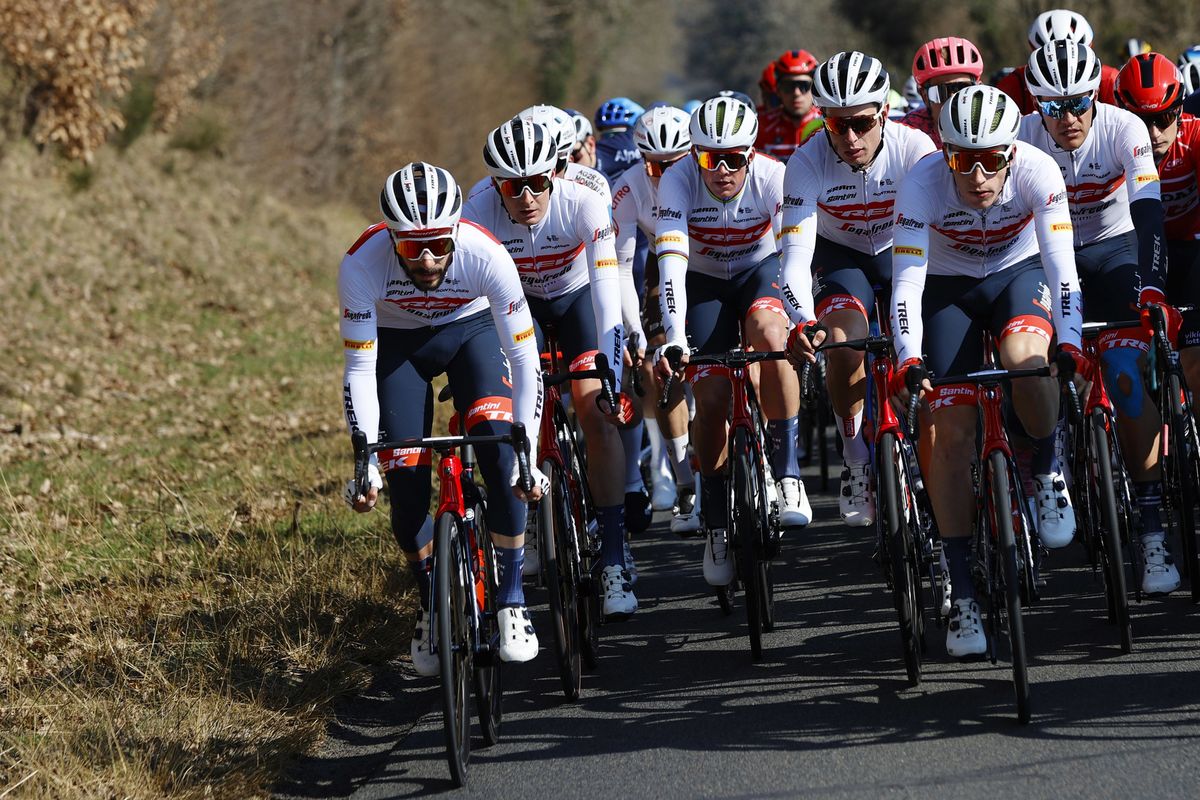 Paris Nice 2022 - 80th Edition - 2nd stage Auffargis - Orleans 159,2 km - 07/03/2022 - Julien Bernard (FRA - Trek - Segafredo) - Markus Hoelgaard (NOR - Trek - Segafredo) - Mads Pedersen (DEN - Trek - Segafredo) - Alex Kirsch (LUX - Trek - Segafredo) - Jasper Stuyven (BEL - Trek - Segafredo) - Otto Vergaerde (BEL - Trek - Segafredo) - photo Luis Angel Gomez/SprintCyclingAgency&Acirc;&copy;2022